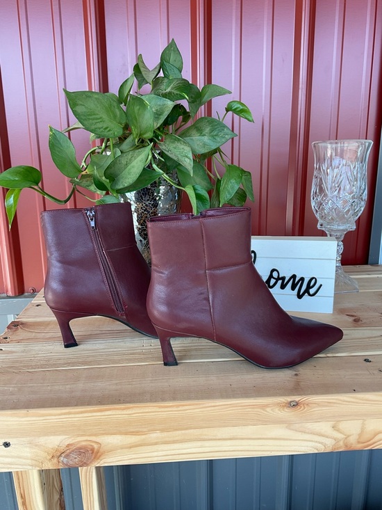 Madden Girl Shoes - Madden Girl maroon ankle boots. Size 9.5